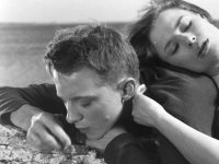 Сквозь тёмное стекло (1961)